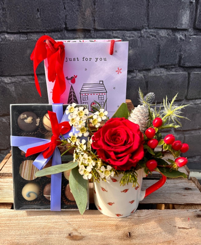 Robin Cup Of Flowers English Chocolates Gift Set buy online or call 01323 736968