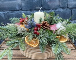 How to Make Your Own Christmas Table Decoration: 