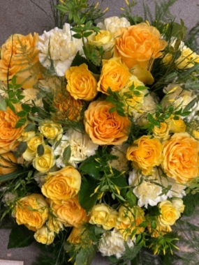 Yellow and white funeral flowers Eastbourne 