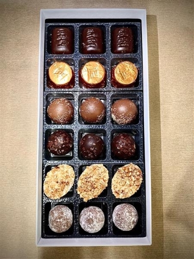 Van Roy Caramel Collection box of 18